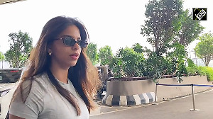 Shah Rukh Khan's daughter Suhana Khan spotted at Mumbai airport