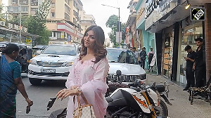 Akanksha Puri slays her ethnic look