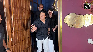 Sachin Tendulkar spotted with his wife in Bandra, the couple looked extremely cute