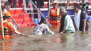 Prez Murmu takes holy dip at Maha Kumbh