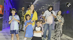 Riteish-Genelia's kids win hearts with their kind gesture towards Paparazzi