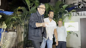 Bindass as Ever! Jackie Shroff Chats with Paps, Wins Hearts
