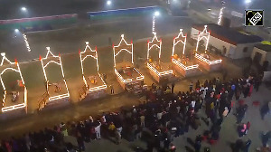 Watch the amazing moments of 'Ganga Aarti' in Prayagraj