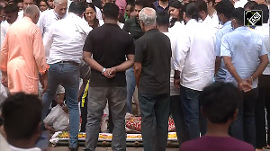 Shefali Jariwala's mortal remains brought to her residence in Mumbai