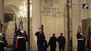 World leaders arrive for dinner hosted by Macron