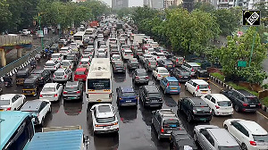 Long queue of vehicles on Mumbai-Thane road amid overnight rain