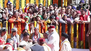 Modi joins local artists as they perform folk dance in Mukhwa