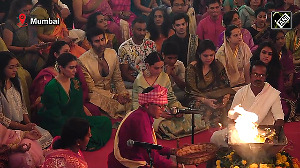 Kajol, Rani Mukerji join hawan rituals at Durga Pandal