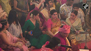 Kajol, Rani Mukerji join hawan rituals at Durga Pandal