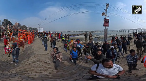 Maha Kumbh: Watch Sadhus, Devotees at Ghat in 360 degree