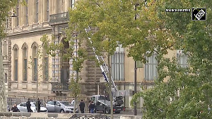 Louvre Museum Robbery: Police swing into action, investigate scene
