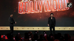 SRK, Gauri step aside as Aryan takes center stage at Ba ds of Bollywood event