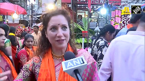 Italian Tourist Celebrates Ganesh Utsav Like a Local!
