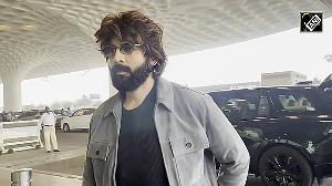 Kartik Aryan seen in a different style at the airport