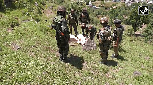 Army destroys Live Pakistani Shells in India-Pak border area