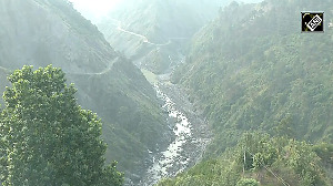 LATEST VISUALS: Chenab river runs dry near Pakistan