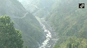 Chenab river runs dry near Pakistan as sluice gates of Baglihar dams are closed