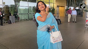Hema Sharma stuns in traditional saree at the Airport!