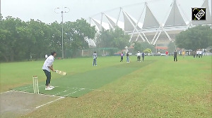  Minister Mansukh Mandaviya plays cricket with journalists