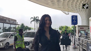 Shruti Haasan spotted in Mumbai, looked around after seeing the camera
