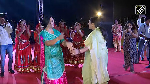 Delhi CM Rekha Gupta, LG VK Saxena join dandiya celebrations