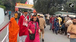 Devotees throng Vaishno Devi shrine on third day of Navratri