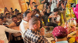 Salman Khan pays visit to Ashish Shelar's house for Ganpati Darshan