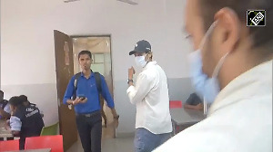 Dino Morea avoids cameras as he visits EOW for questioning in Mithi River case