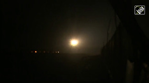 India's first: Fighter aircraft land at night on Ganga Expressway airstrip