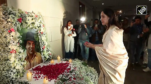 Dharmendra prayer meet: Hema Malini, daughters Esha and Ahana pay emotional tribute