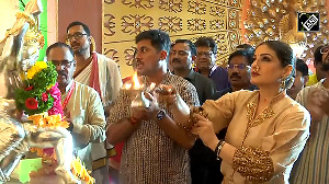 Raveena Tandon Offers Prayers at Pune's Historic Ganpati Mandal