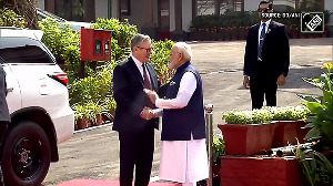 PM Modi welcomes UK PM Keir Starmer to Raj Bhavan in Mumbai