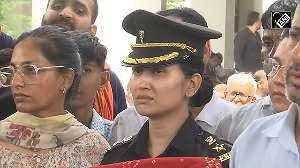 Kedarnath crash pilot Rajveer Singh's wife fights hard to hold back tears at his funeral procession