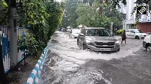 Very heavy rains flood Kolkata