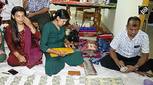 Odisha engineer throws cash out of window during raid, Rs 2cr seized