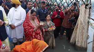 Delhi CM Rekha Gupta performs Chhath Puja rituals at Hathi ghat near ITO