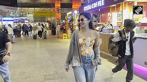 Amyra Dastur rocks her airport look!