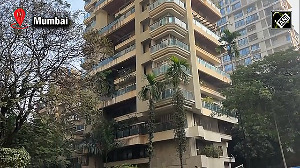 Mumbai Police Crime Branch officials arrive at Saif's residence after attack by intruder