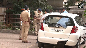 Mumbai Police Crime Branch officials arrive at Saif's residence after attack by intruder