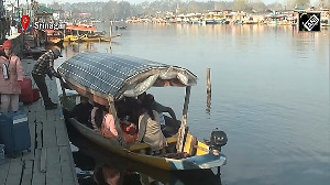 Tourists enjoy chilly morning at Dal Lake in Srinagar