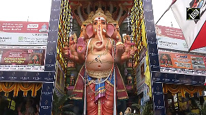 Hyderabad's 69-Ft Lord Ganesh Idol Draws Massive Crowds on Ganesh Chaturthi