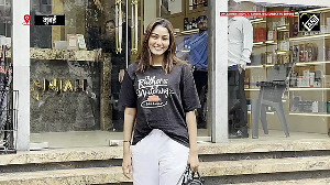 Sana Makbul poses for the paps outside the salon 