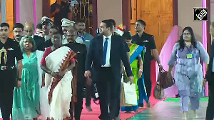 Prez Murmu offers prayers at Dakshineswar Kali Temple in Kolkata