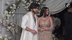 Tara-Veer's hand-in-hand entry wins hearts at Manish Malhotra's bash