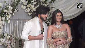 Tara-Veer's hand-in-hand entry wins hearts at Manish Malhotra's bash