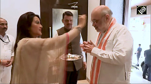 Amit Shah Visits Devendra Fadnavis' Residence for Ganesh Chaturthi Festivities