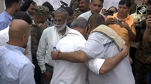 Nana Patekar gives aid to 117 families hit by Pak shelling in Rajouri