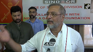 Nana Patekar gives aid to 117 families hit by Pak shelling in Rajouri