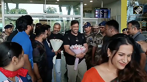 Dhoni's new look leaves fans swooning
