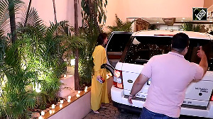 Kareena, Saif arrive at Sonam Kapoor's birthday celebration